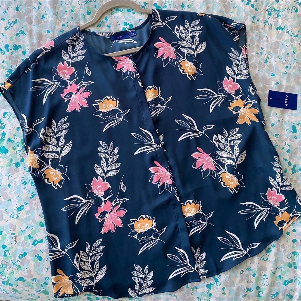 Women's Apt. 9 Botton down dolman Sleeve